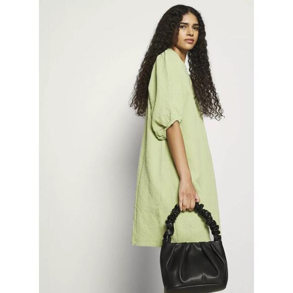SAMSOE SAMSOE Junis Sage Green Crinkle Crewneck Shift Dress MEDIUM NWT $170 - Picture 2 of 12